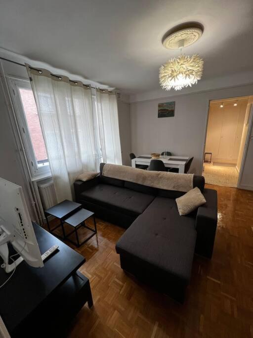 Appartement Avec Balcon En Centre Ville ブールジュ エクステリア 写真
